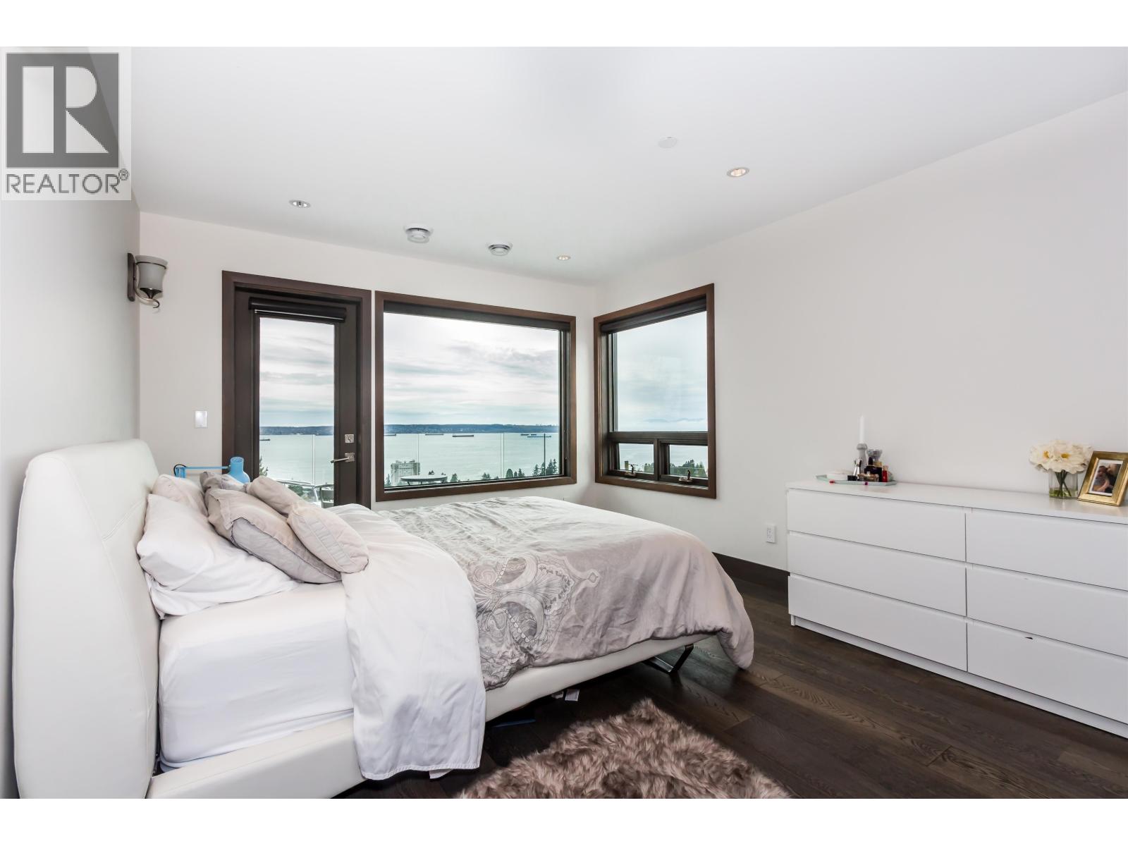 2301 OTTAWA AVENUE, West Vancouver