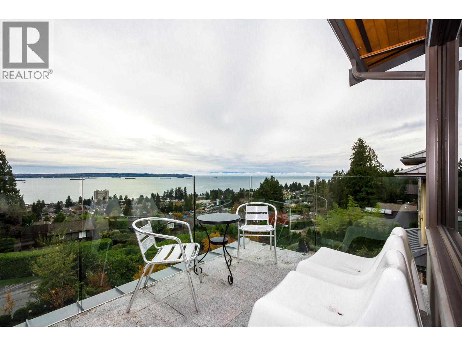 2301 OTTAWA AVENUE, West Vancouver