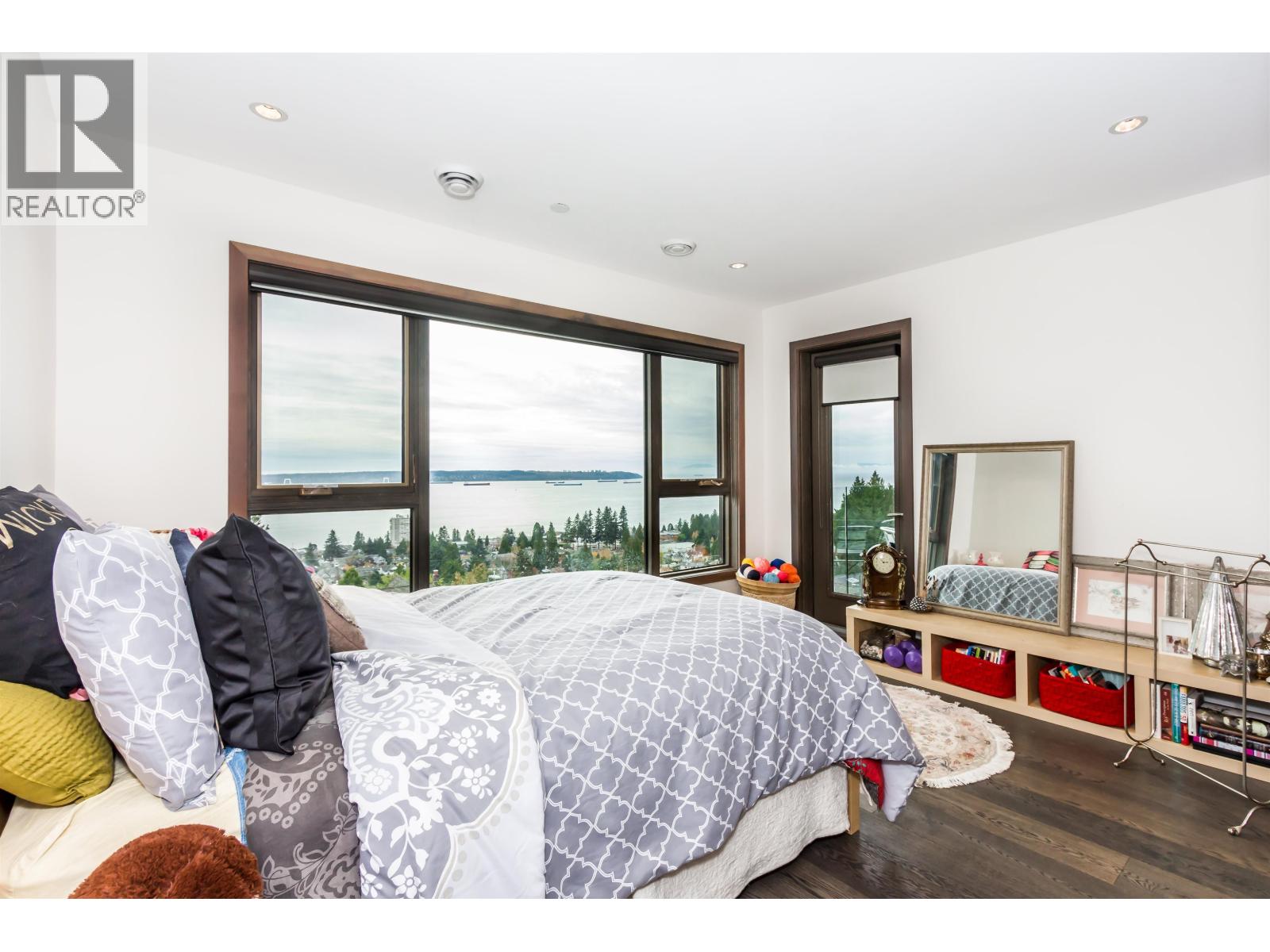2301 OTTAWA AVENUE, West Vancouver