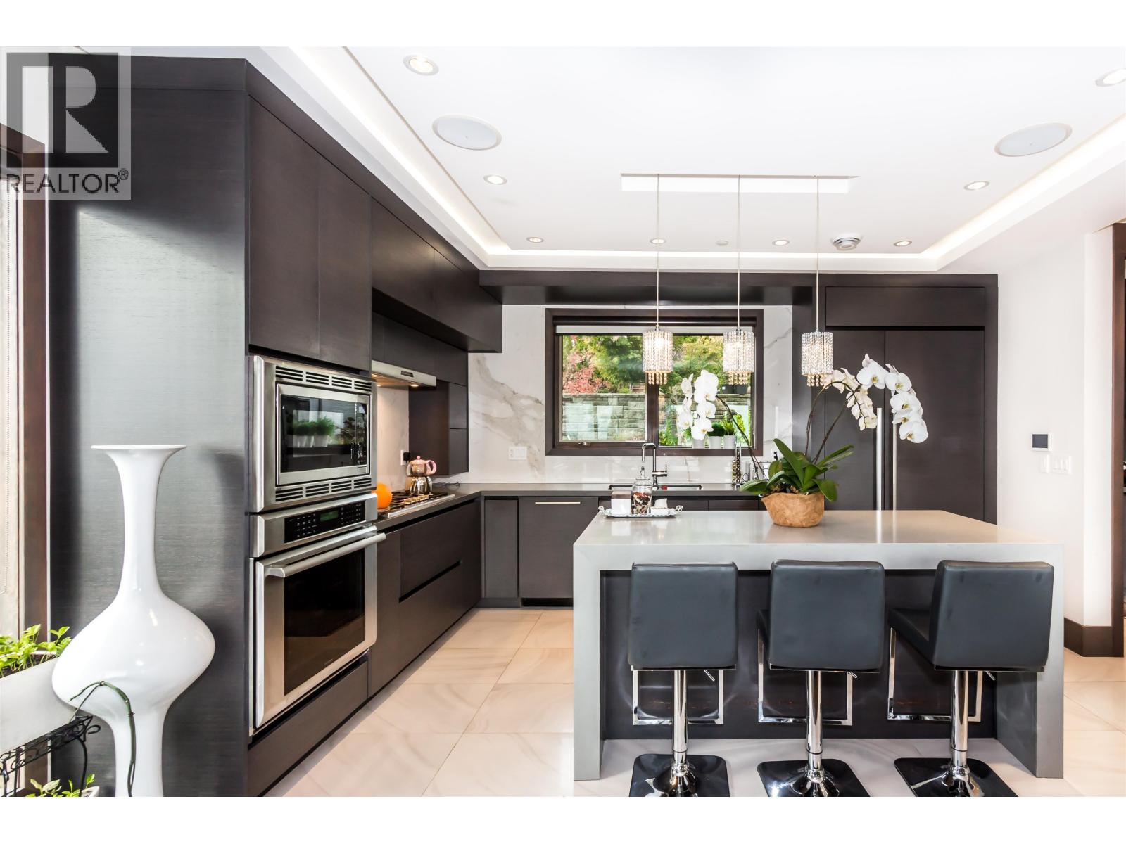2301 OTTAWA AVENUE, West Vancouver