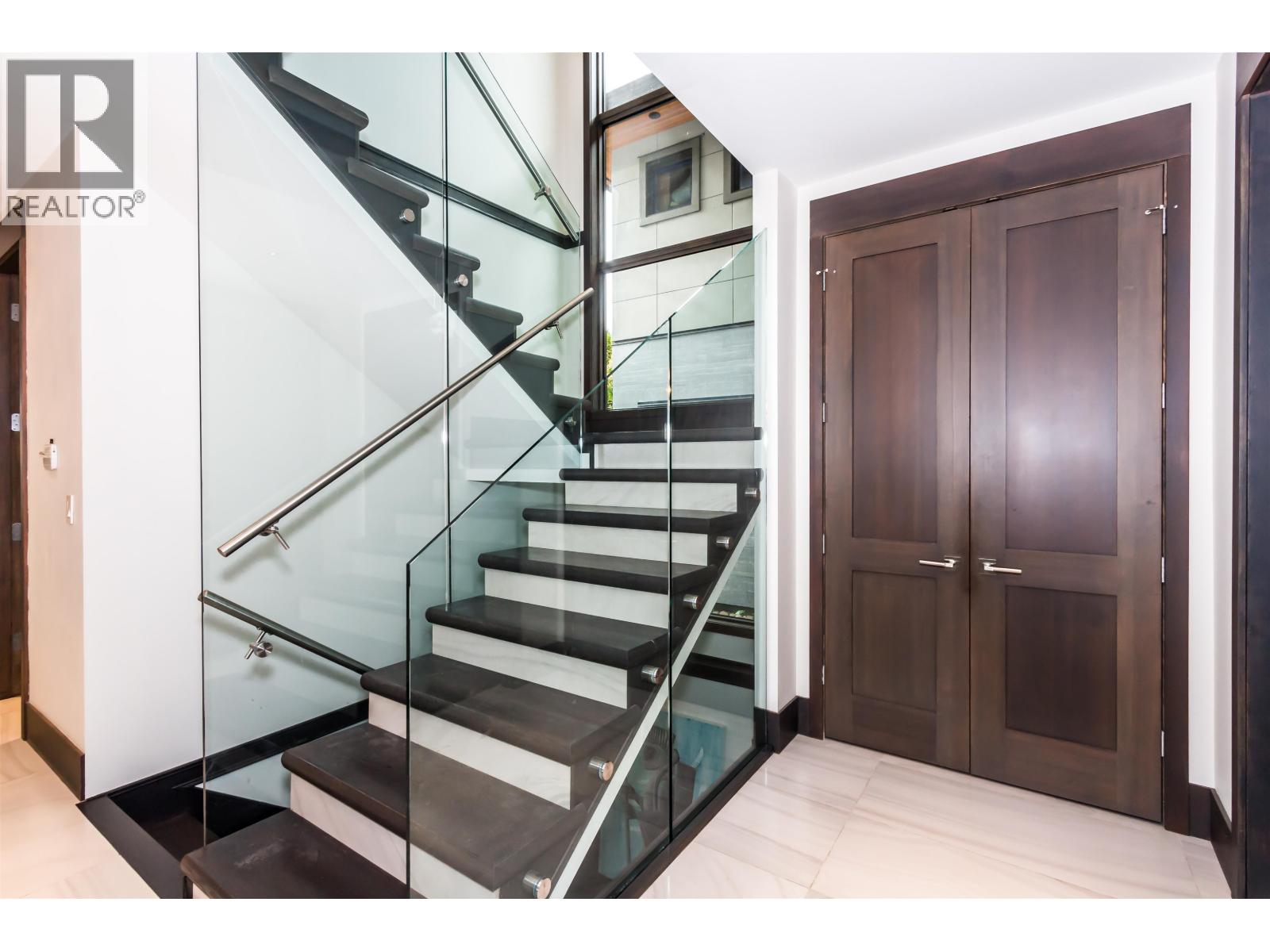 2301 OTTAWA AVENUE, West Vancouver