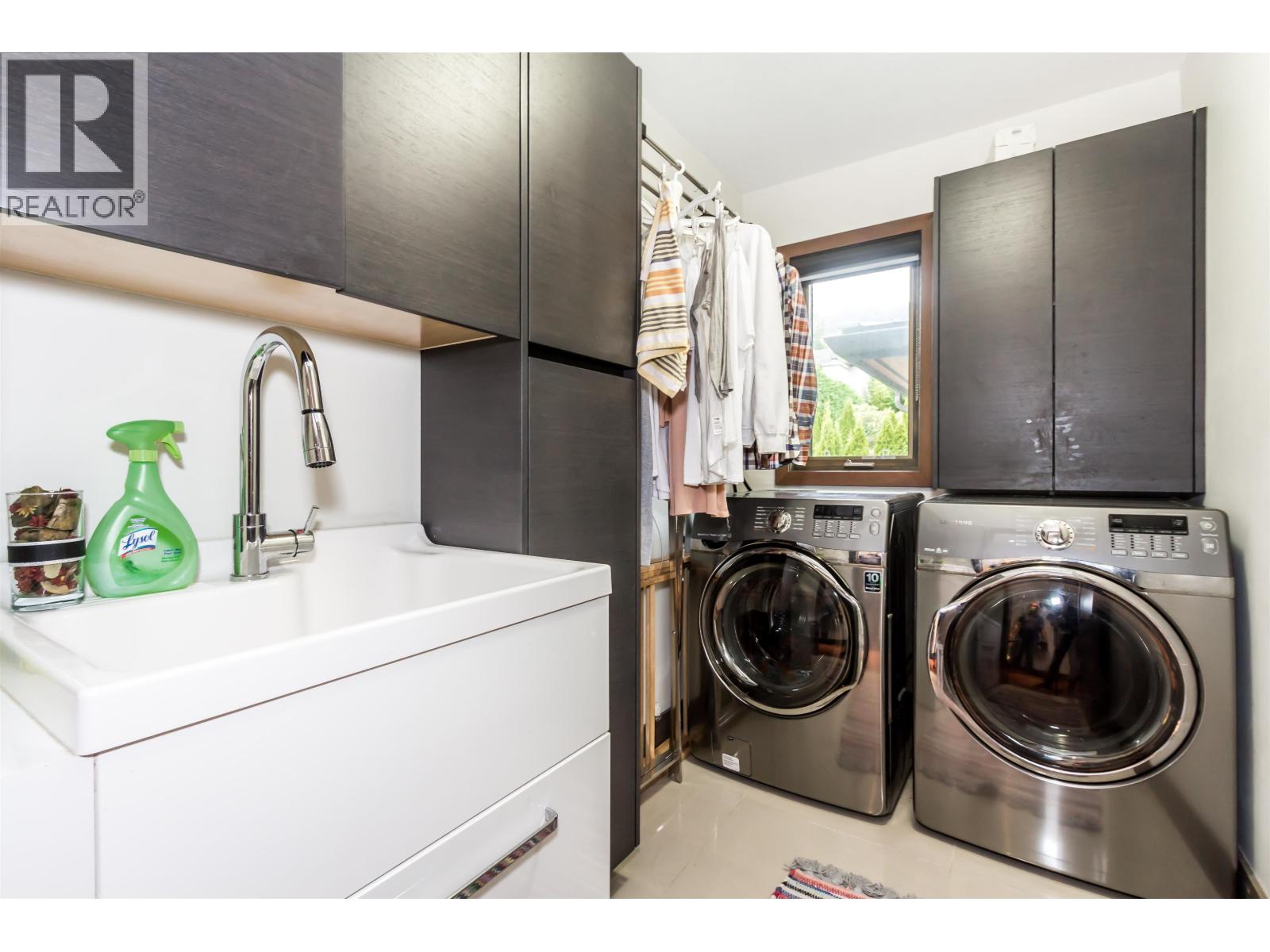 2301 OTTAWA AVENUE, West Vancouver