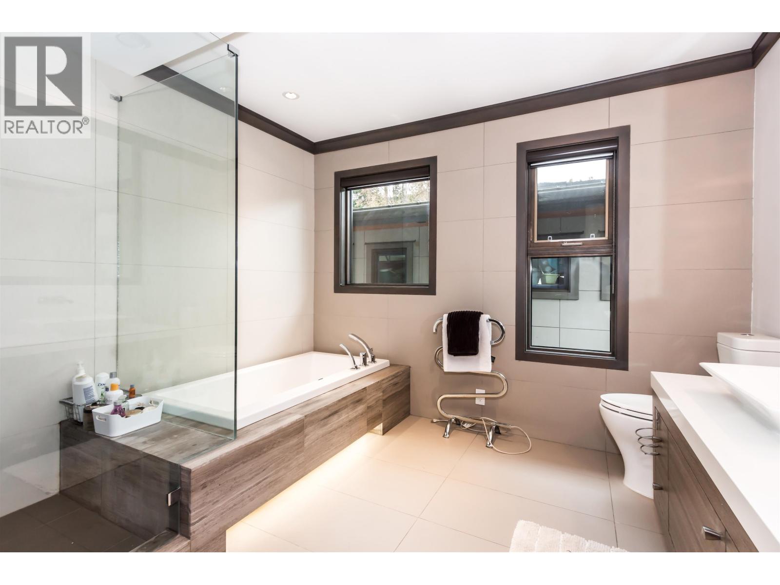2301 OTTAWA AVENUE, West Vancouver