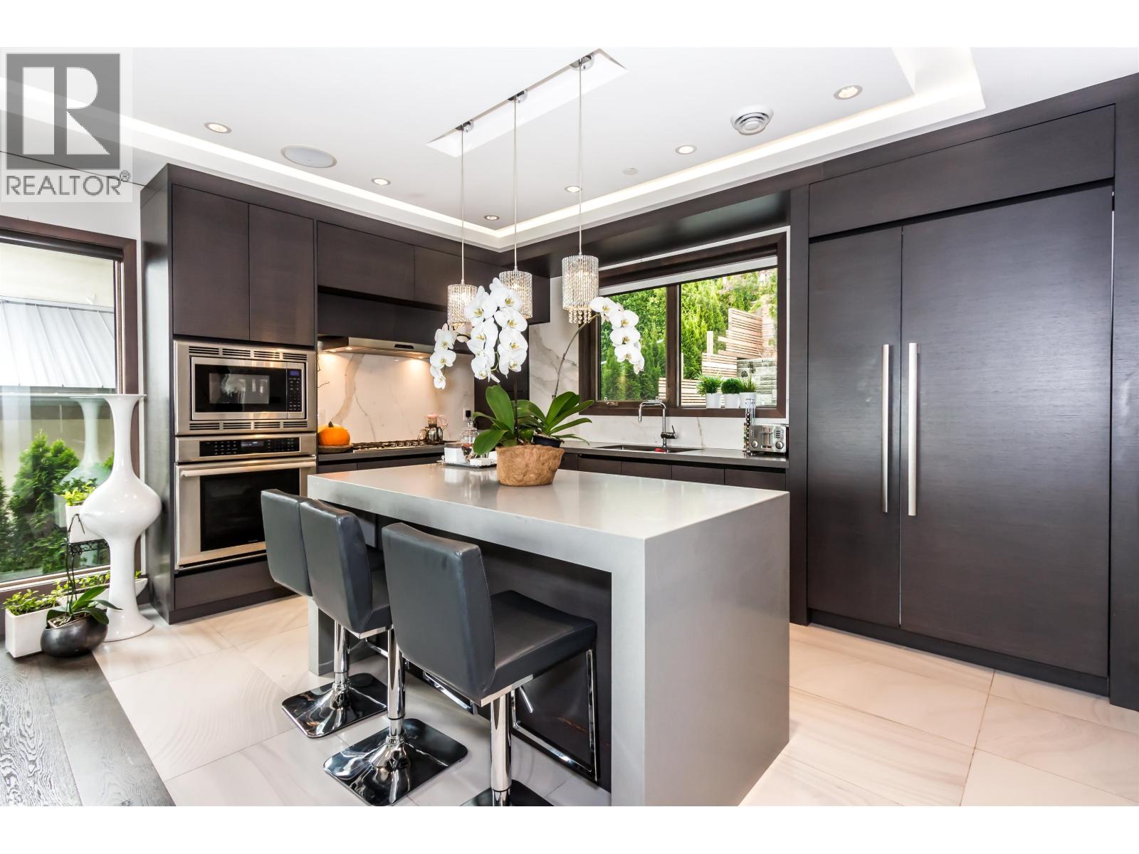 2301 OTTAWA AVENUE, West Vancouver