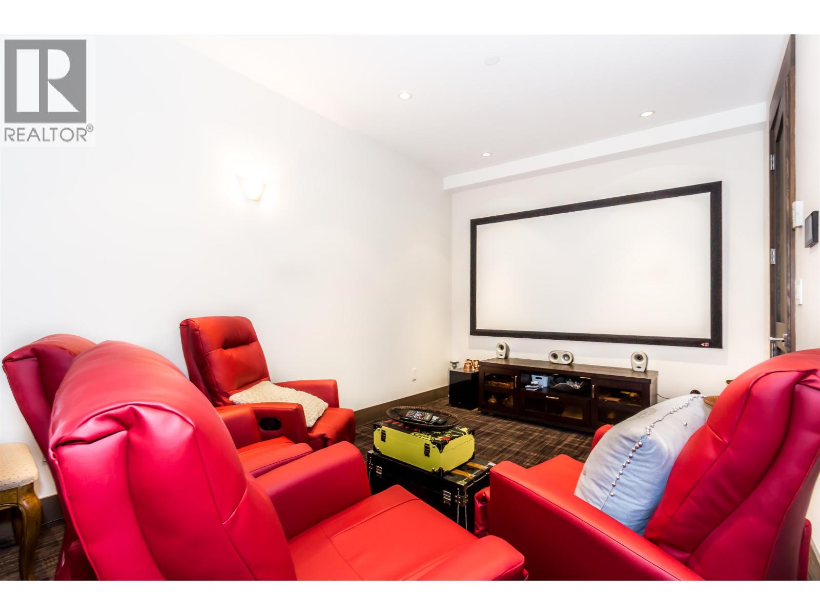 2301 OTTAWA AVENUE, West Vancouver
