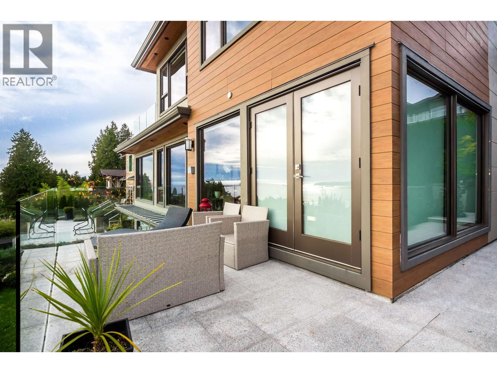 2301 OTTAWA AVENUE, West Vancouver