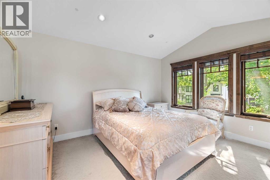 Single Family House for Sale in   Avenue NE Crescent Heights Calgary 