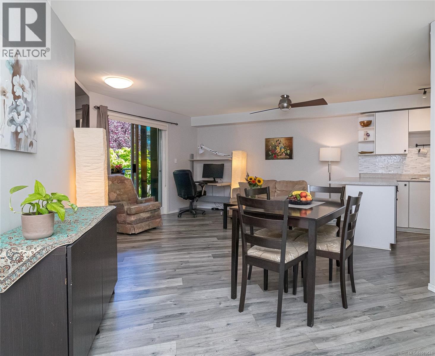 211 494 Marsett Pl, Saanich