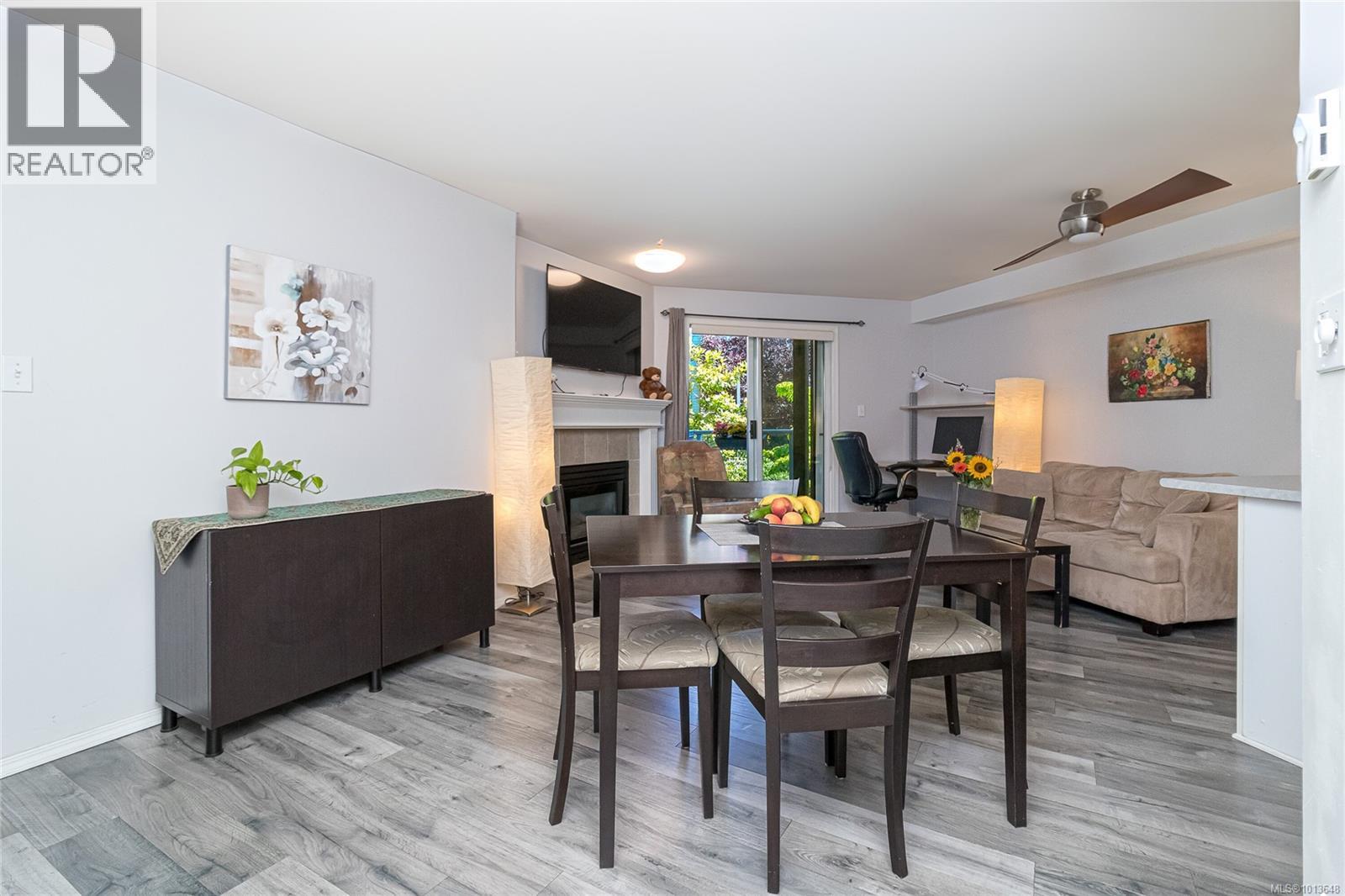 211 494 Marsett Pl, Saanich