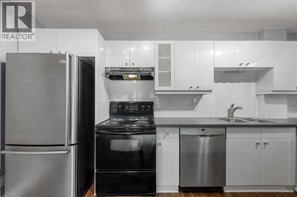 Single Family House for Sale in    Avenue SW Windsor Park Calgary 