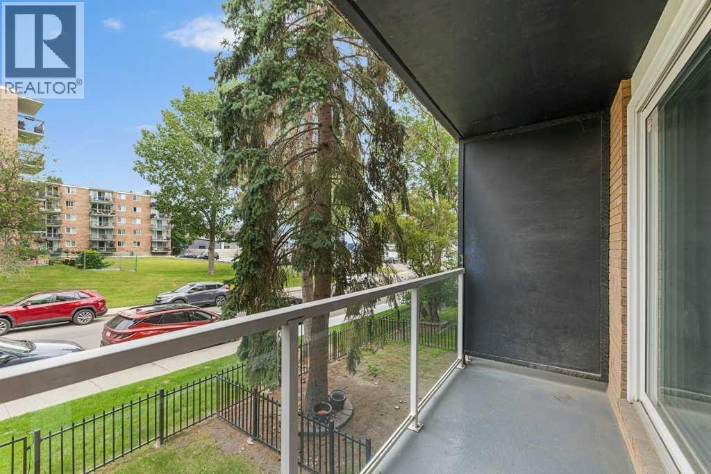 Single Family House for Sale in    Avenue SW Windsor Park Calgary 