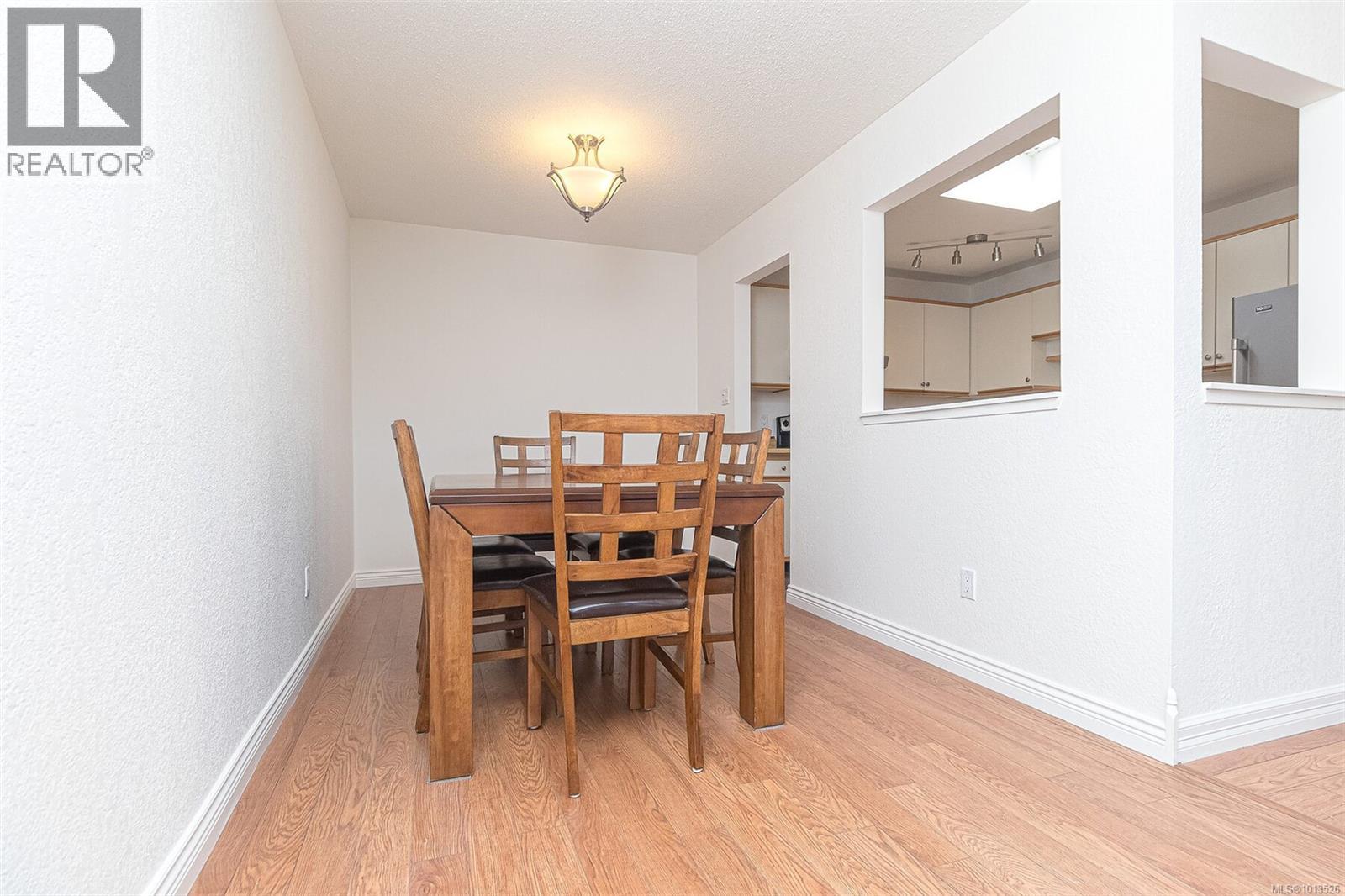 403 1560 Hillside Avenue, Victoria