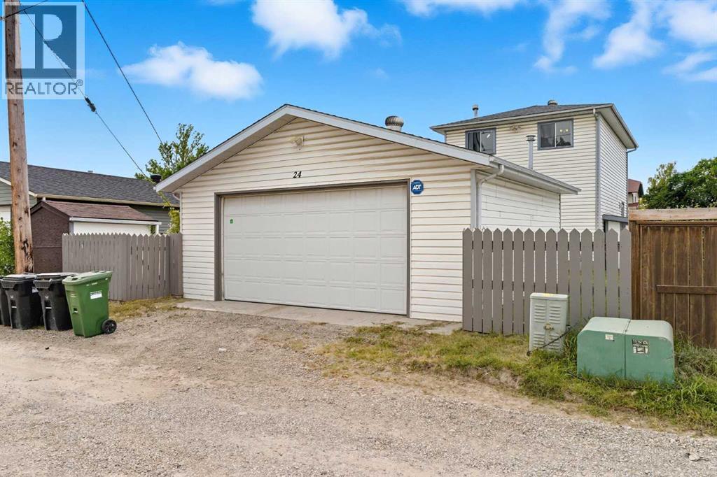 Single Family House for Sale in  Castlebrook Rise NE Castleridge Calgary 