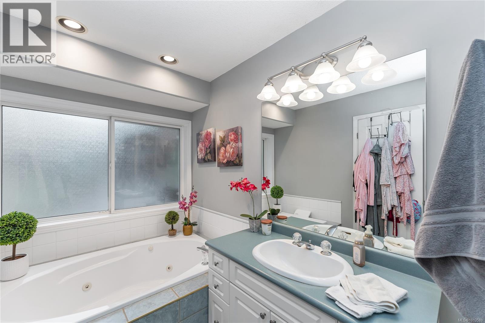 3350 Redden Rd, Nanoose Bay