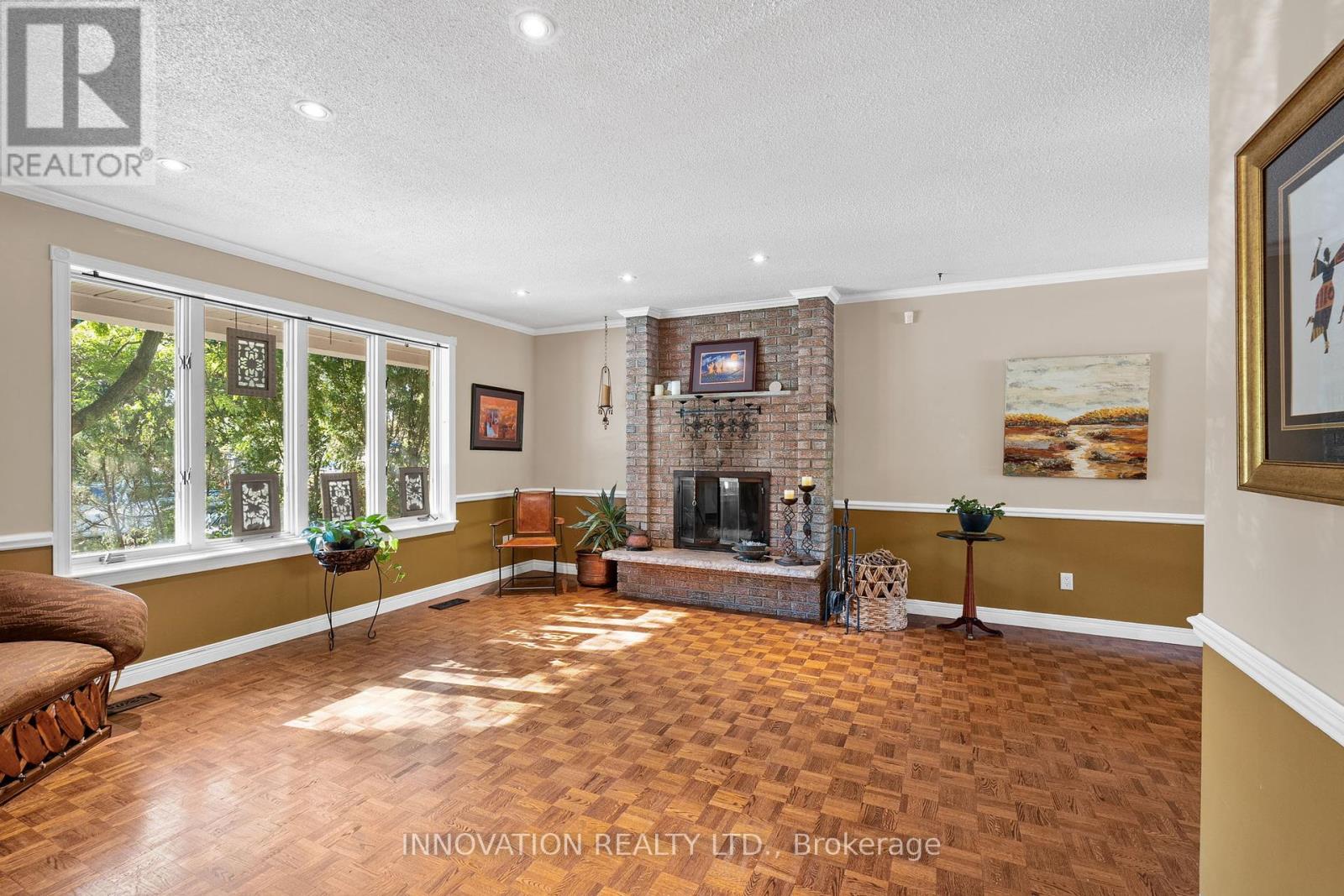 Bright and sunny living room