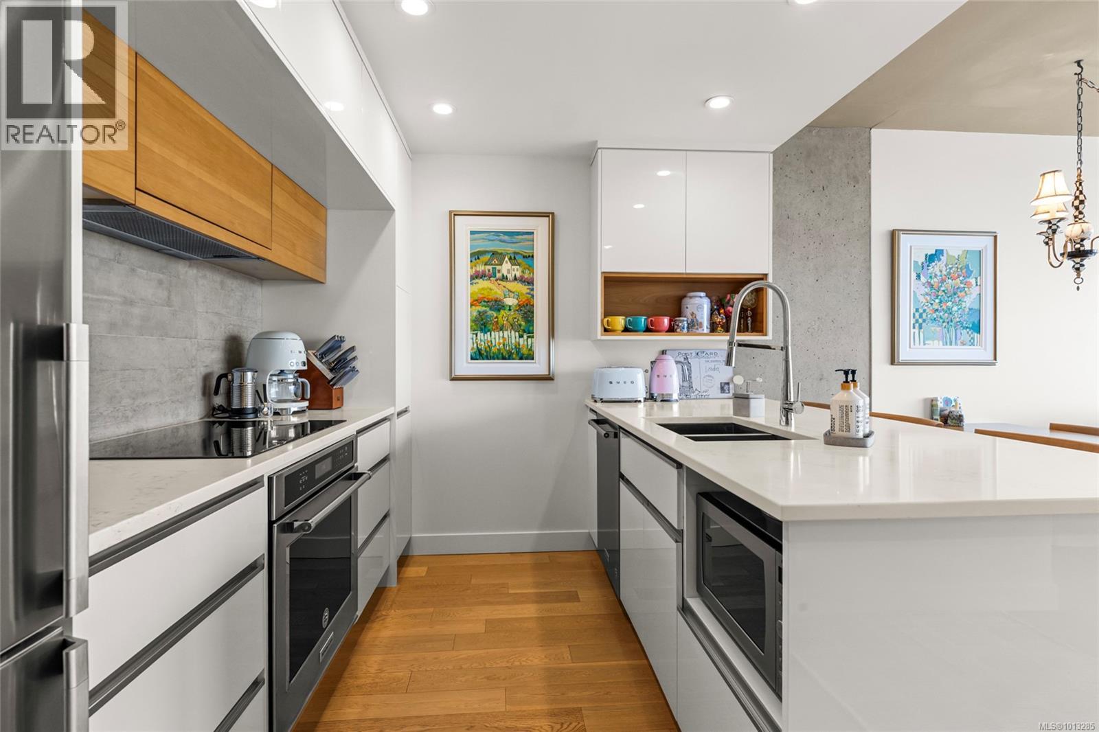 1203 989 Johnson Street, Victoria