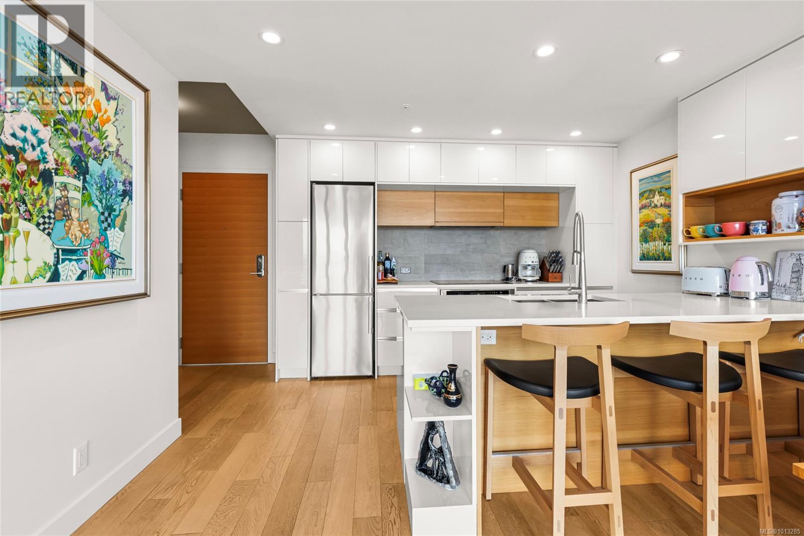 1203 989 Johnson Street, Victoria