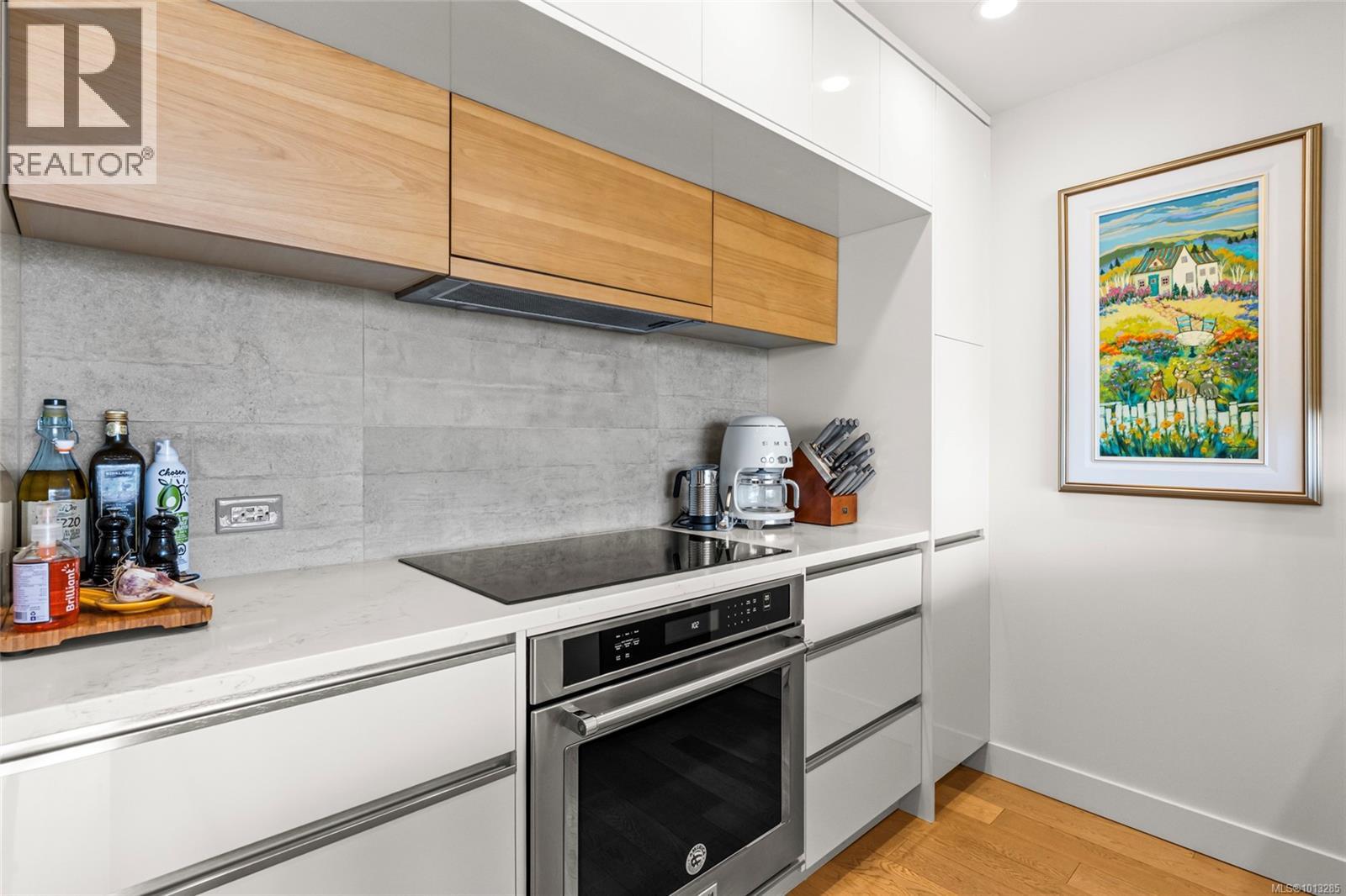 1203 989 Johnson Street, Victoria