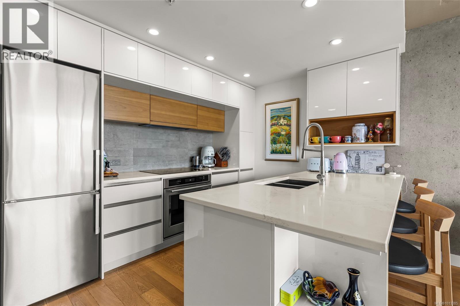1203 989 Johnson Street, Victoria