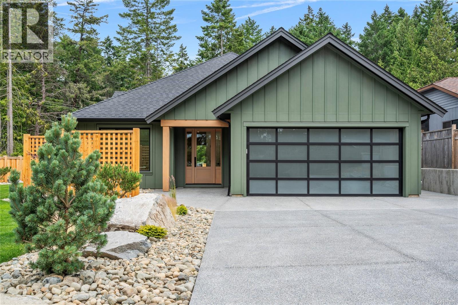 504 Juniper Dr, Qualicum Beach