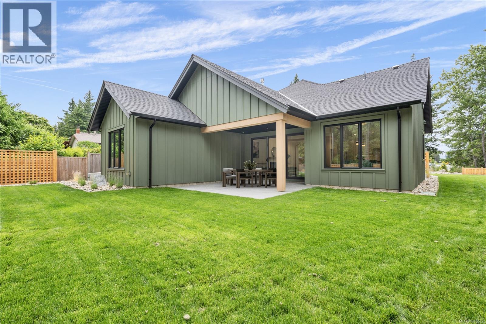 504 Juniper Dr, Qualicum Beach