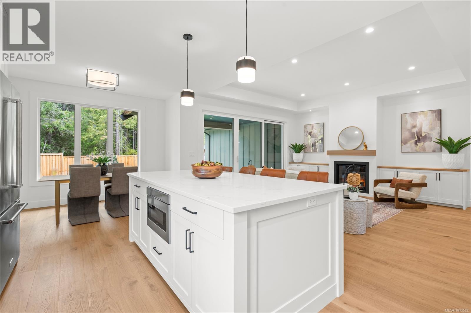 504 Juniper Dr, Qualicum Beach