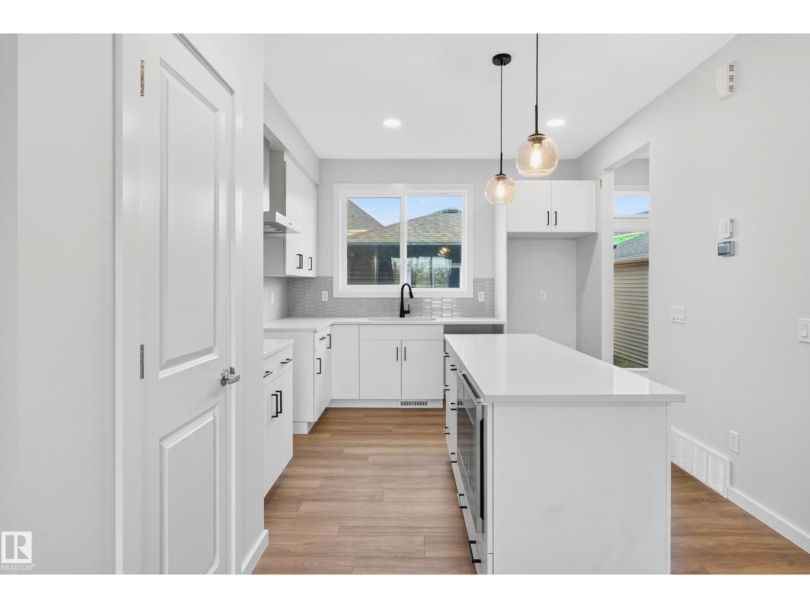 702 Southfork DR, Leduc