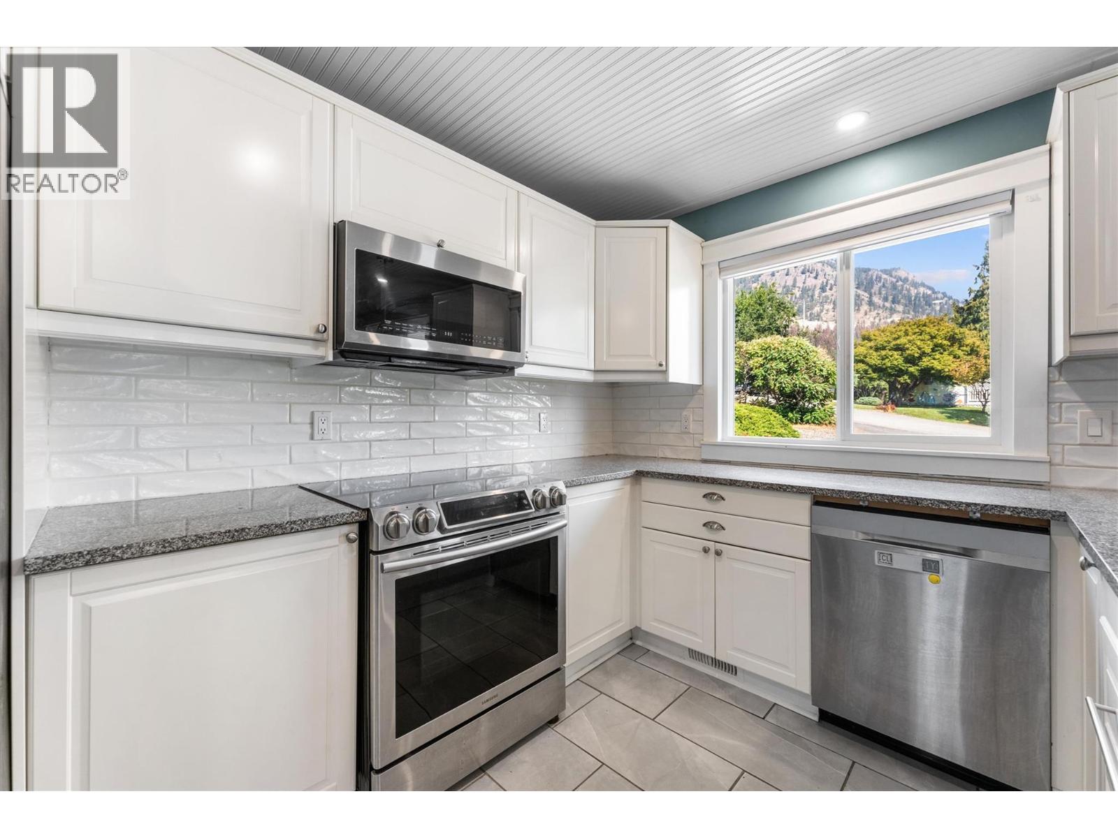 3702 Beach Avenue, Peachland