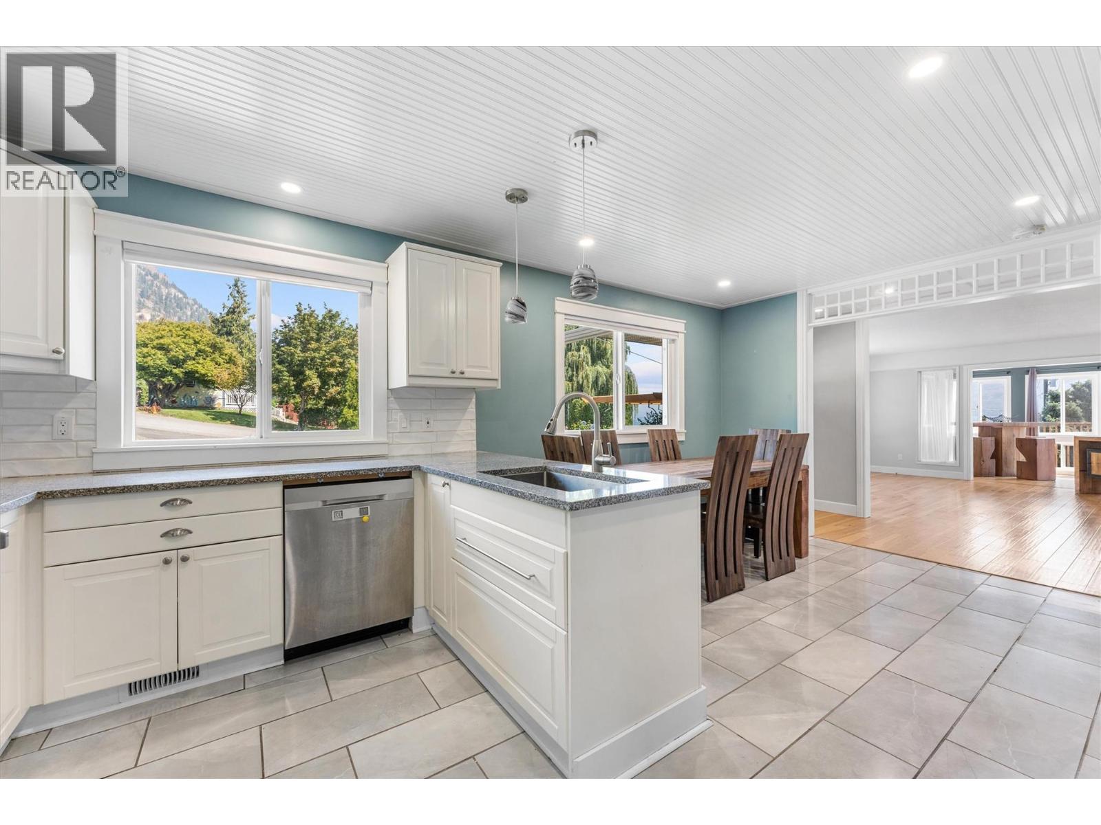 3702 Beach Avenue, Peachland
