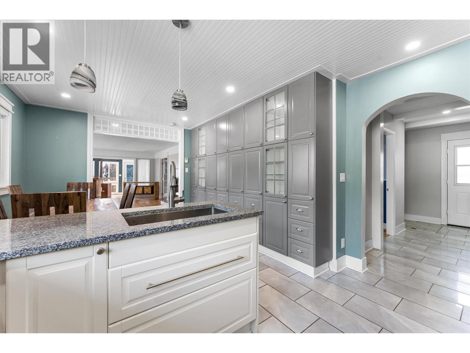 3702 Beach Avenue, Peachland