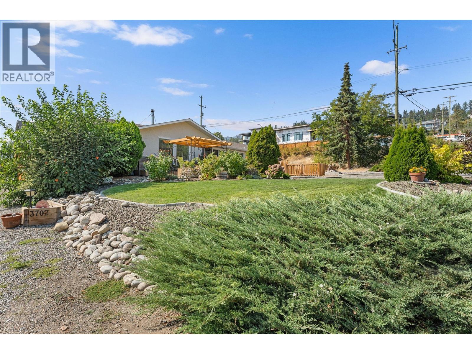 3702 Beach Avenue, Peachland