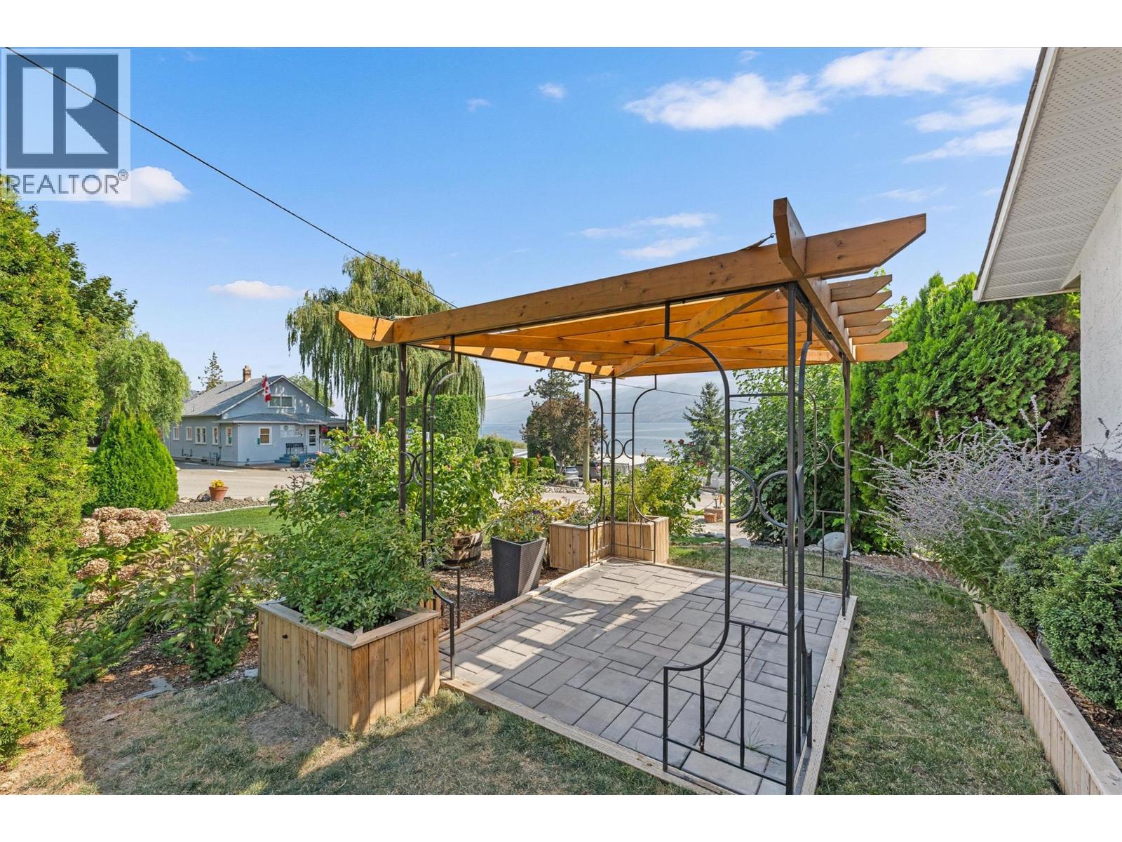 3702 Beach Avenue, Peachland