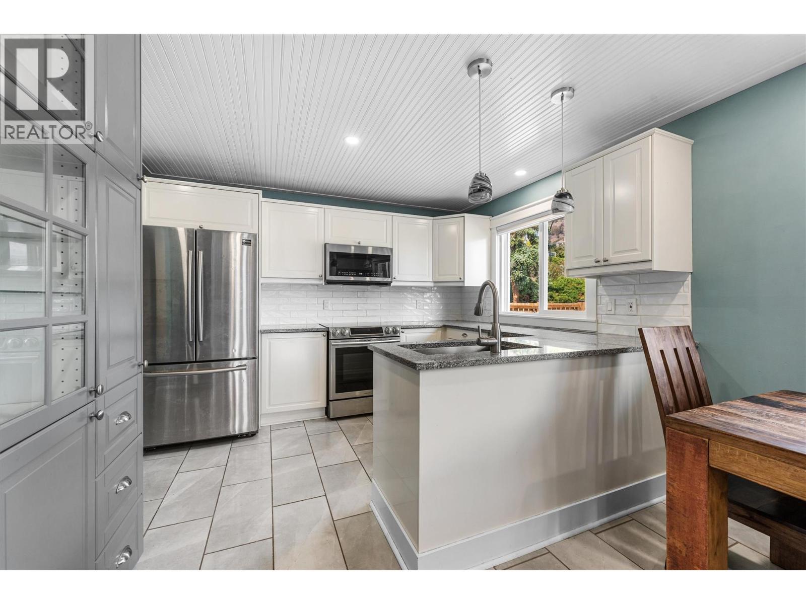 3702 Beach Avenue, Peachland