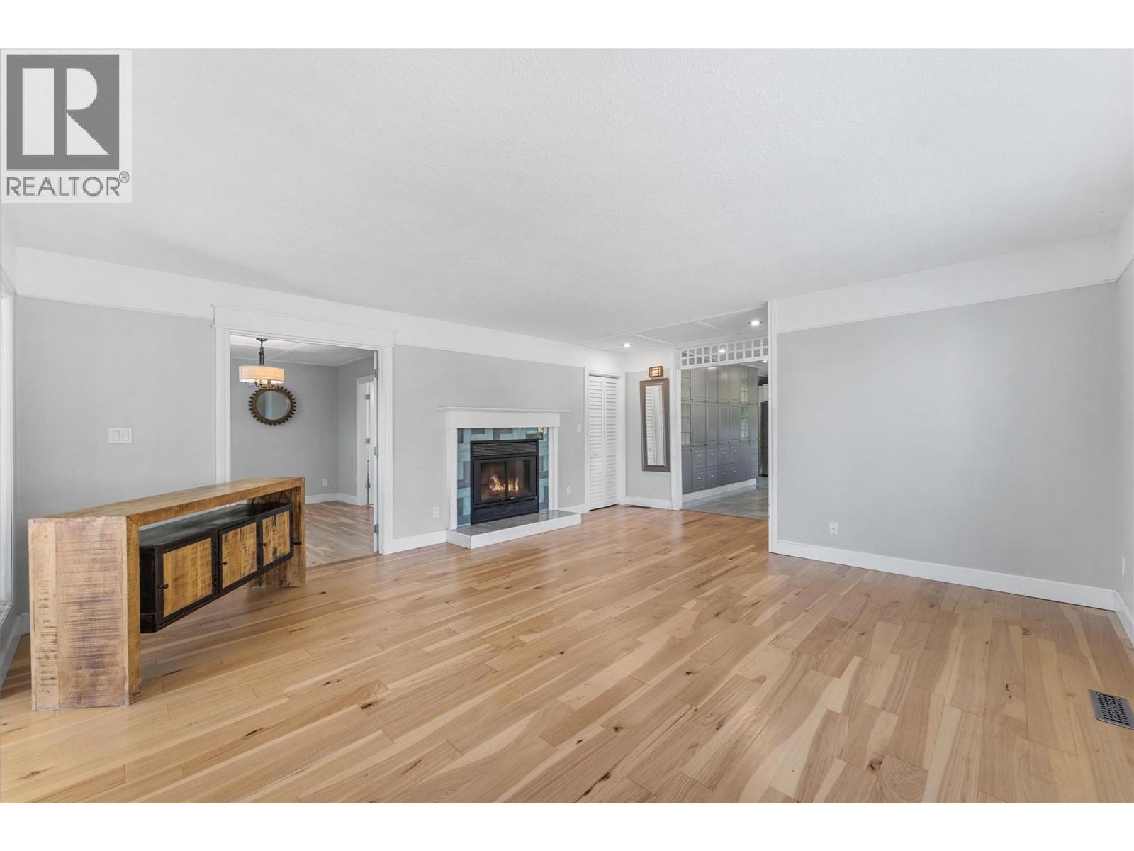 3702 Beach Avenue, Peachland