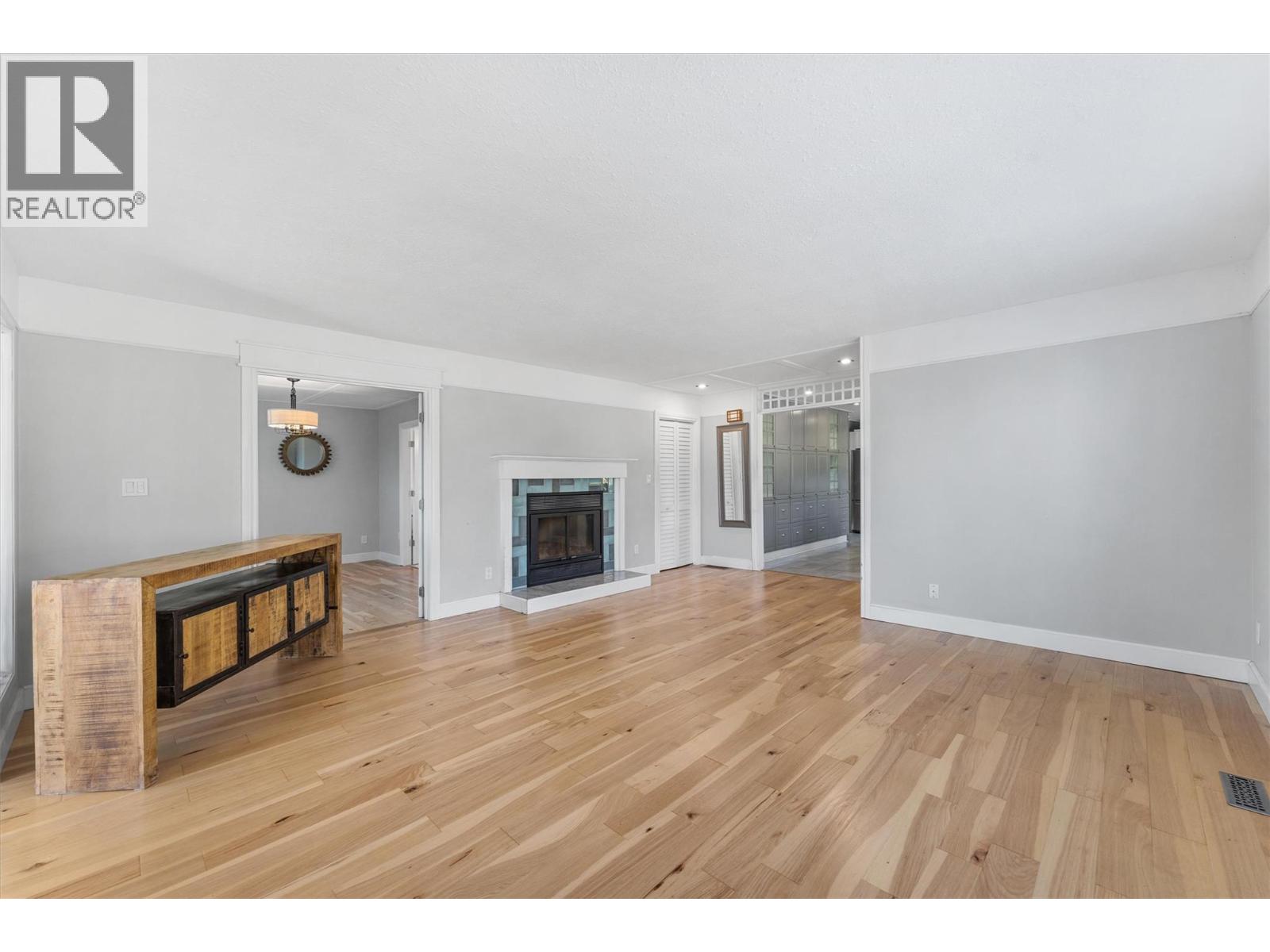3702 Beach Avenue, Peachland