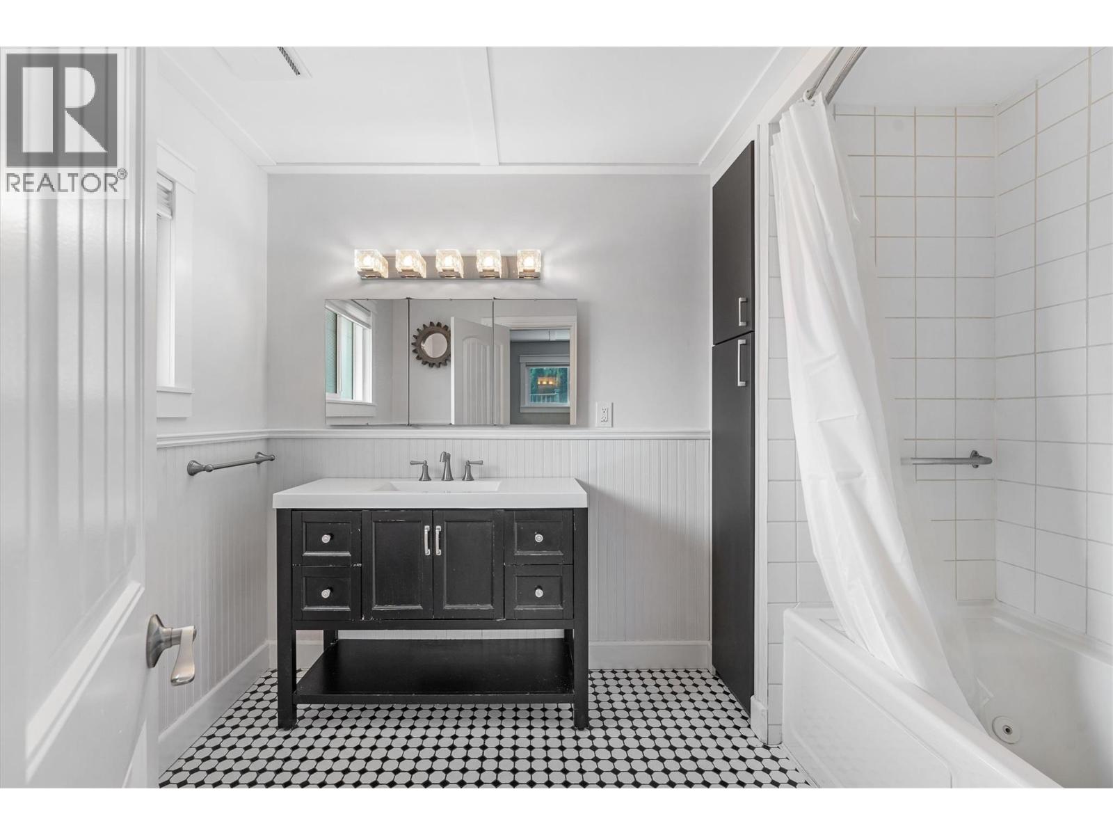 3702 Beach Avenue, Peachland