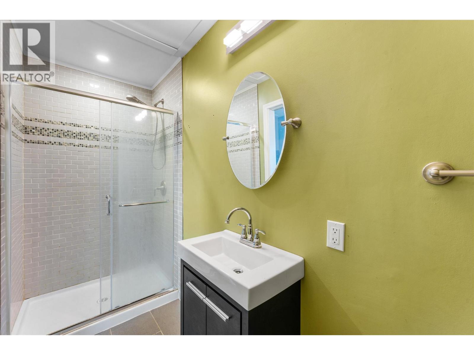 3702 Beach Avenue, Peachland