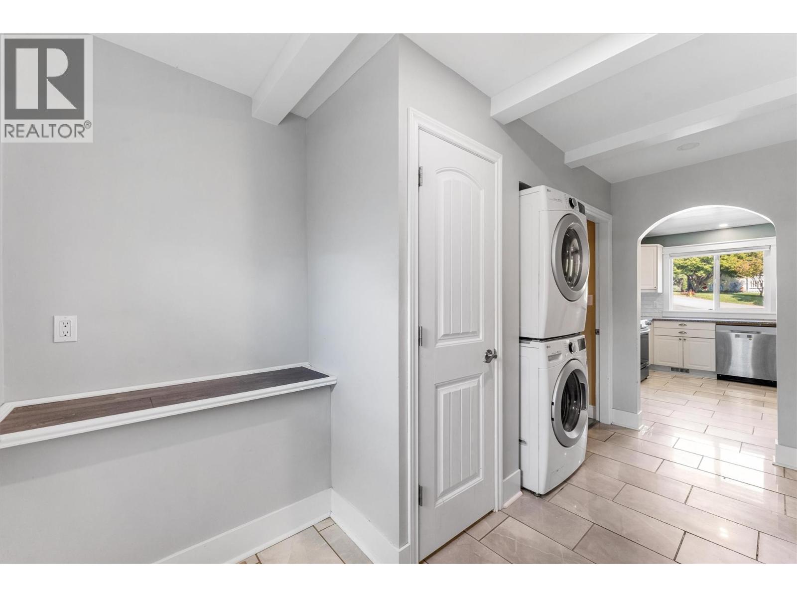 3702 Beach Avenue, Peachland
