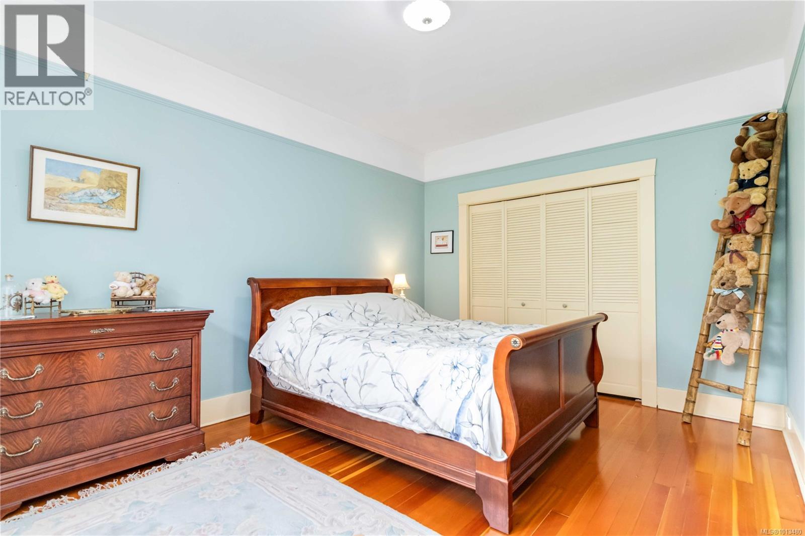 1579 Hampshire Rd, Oak Bay