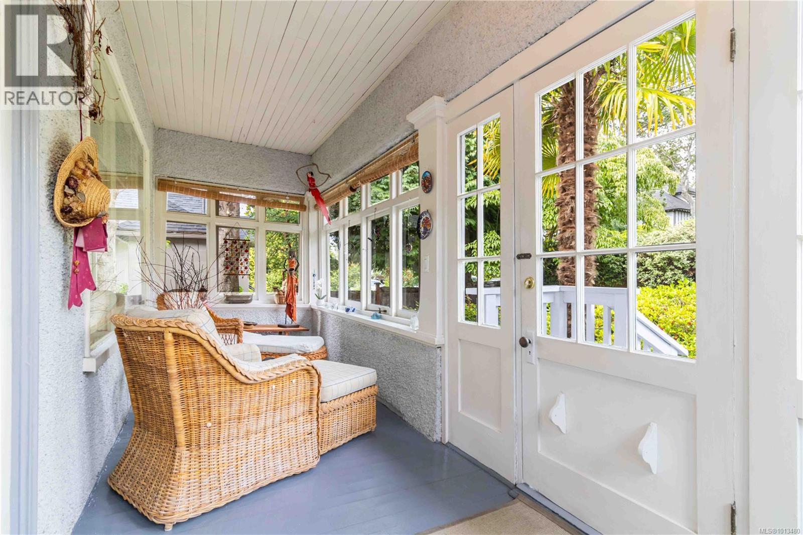 1579 Hampshire Rd, Oak Bay