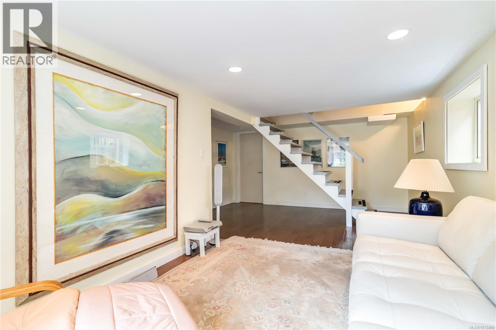 1579 Hampshire Rd, Oak Bay