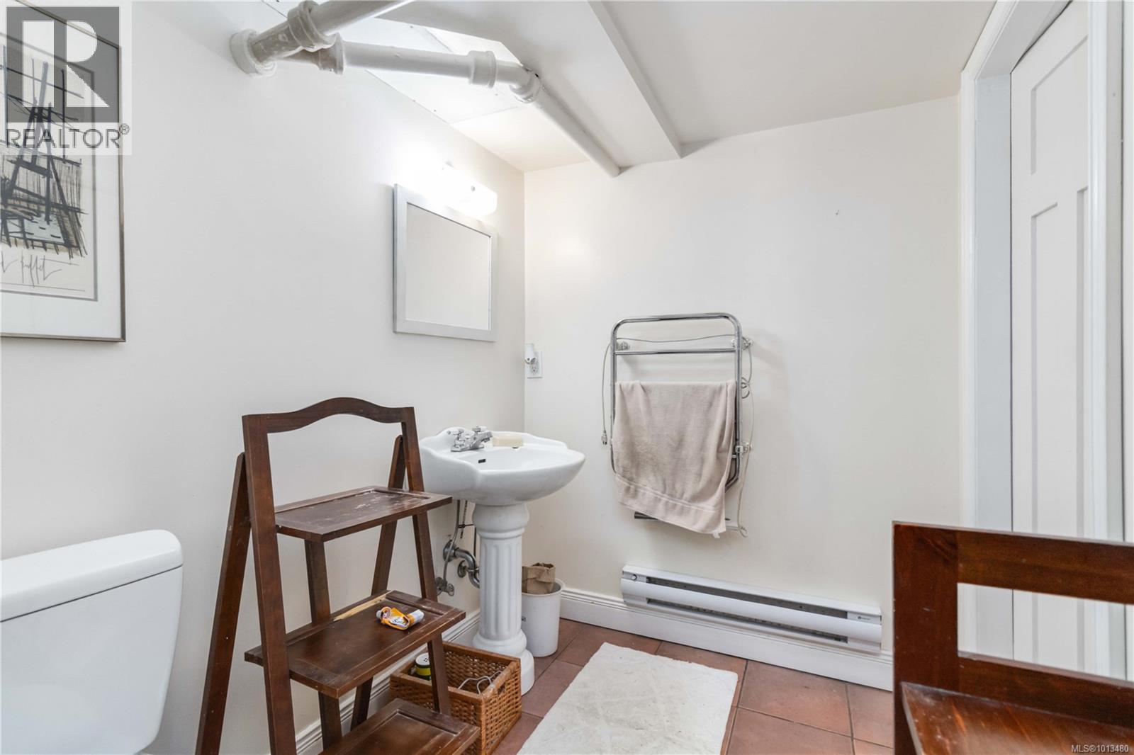 1579 Hampshire Rd, Oak Bay