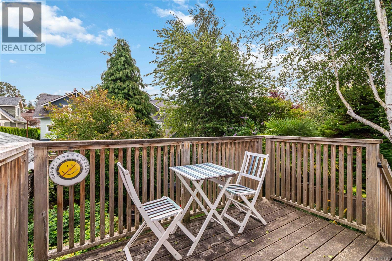 1579 Hampshire Rd, Oak Bay