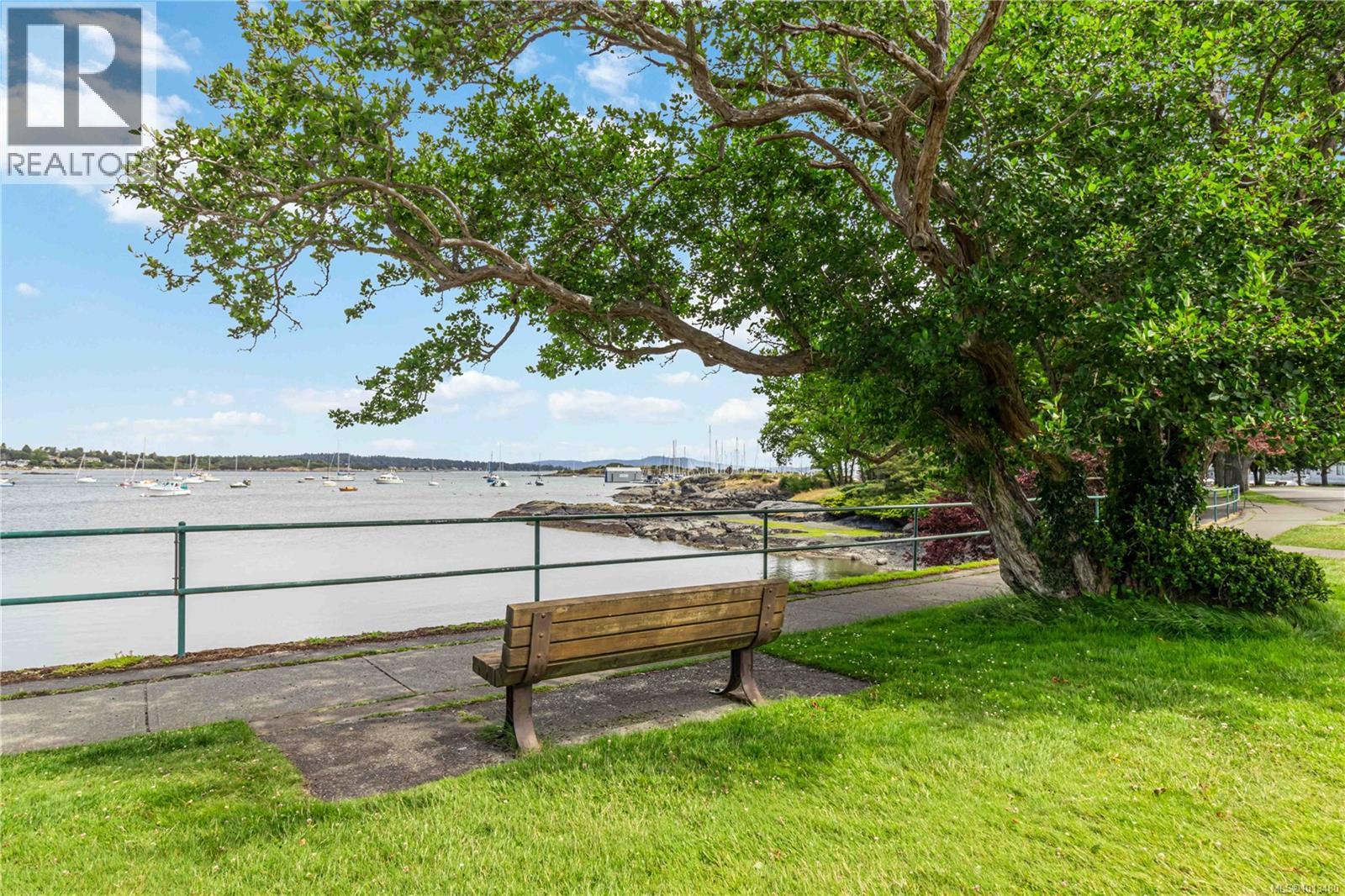 1579 Hampshire Rd, Oak Bay