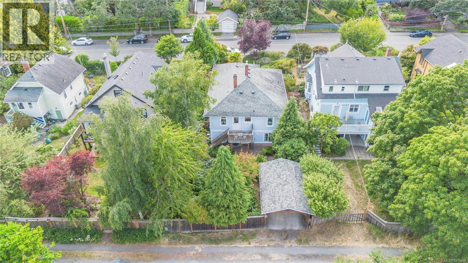 1579 Hampshire Rd, Oak Bay