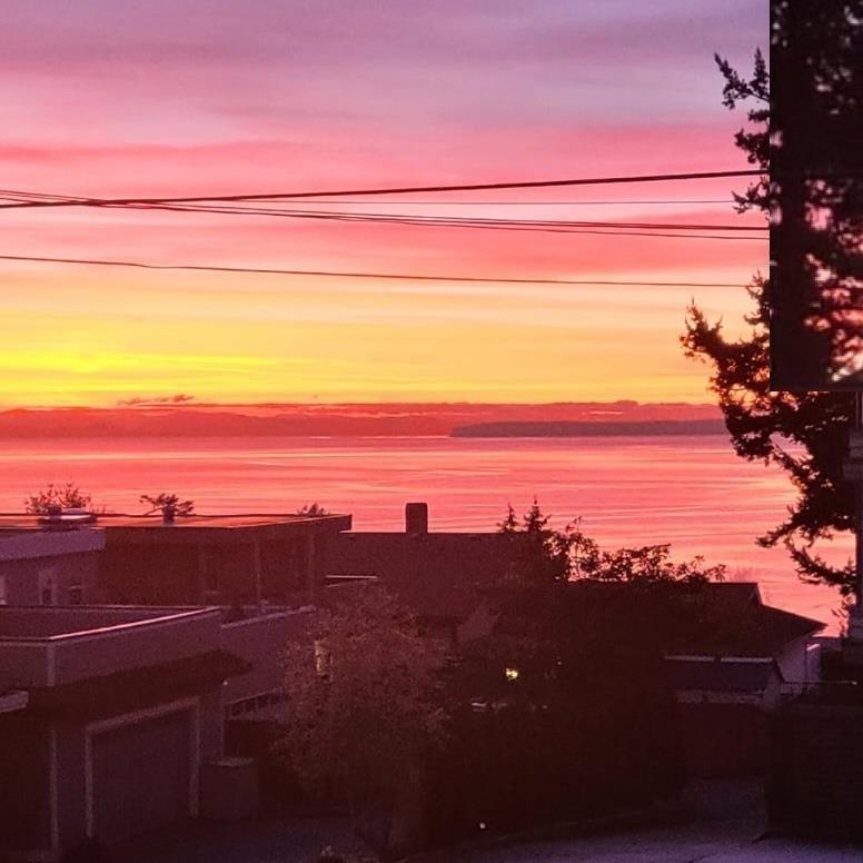 1232 FOSTER STREET, White Rock