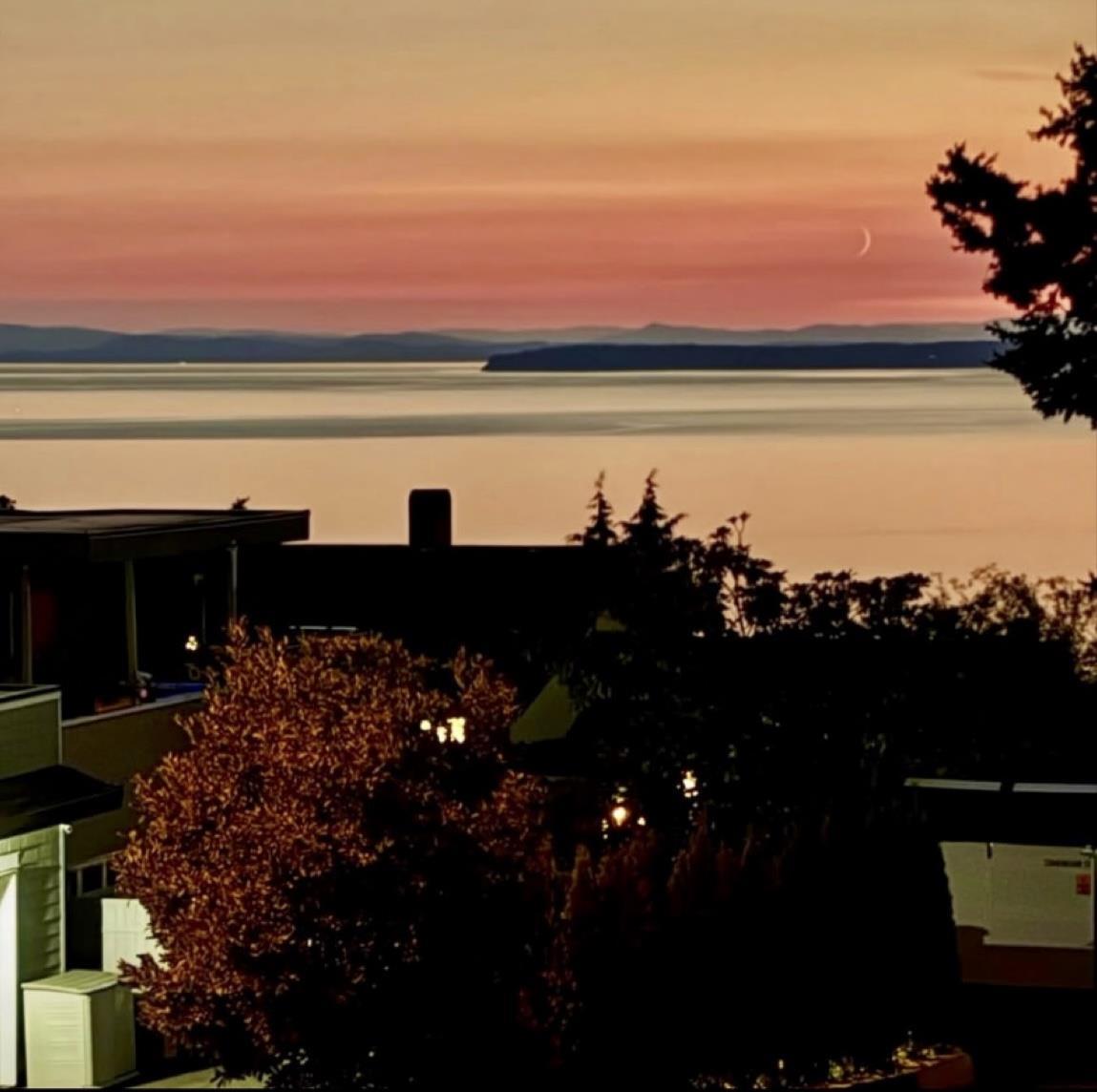 1232 FOSTER STREET, White Rock