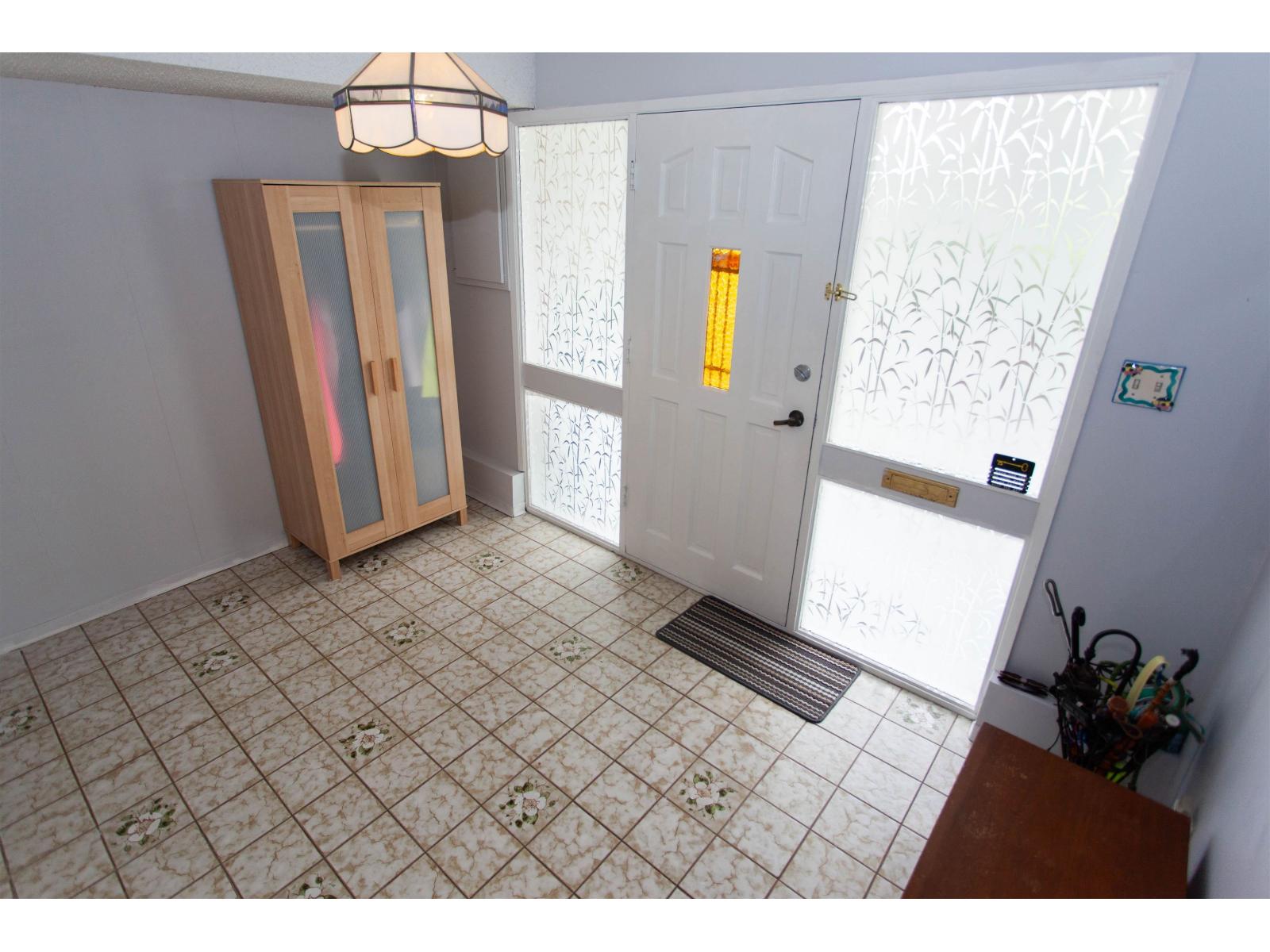 1232 FOSTER STREET, White Rock