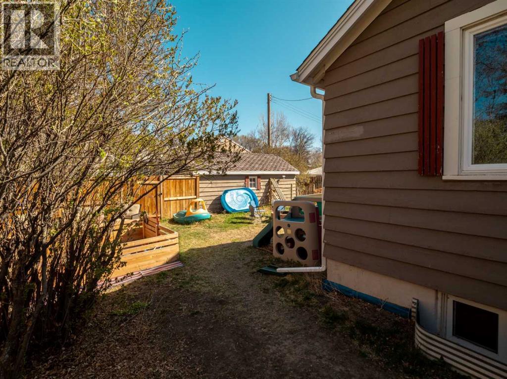 Single Family House Bungalow for Sale in   Street S Victoria Park Lethbridge 