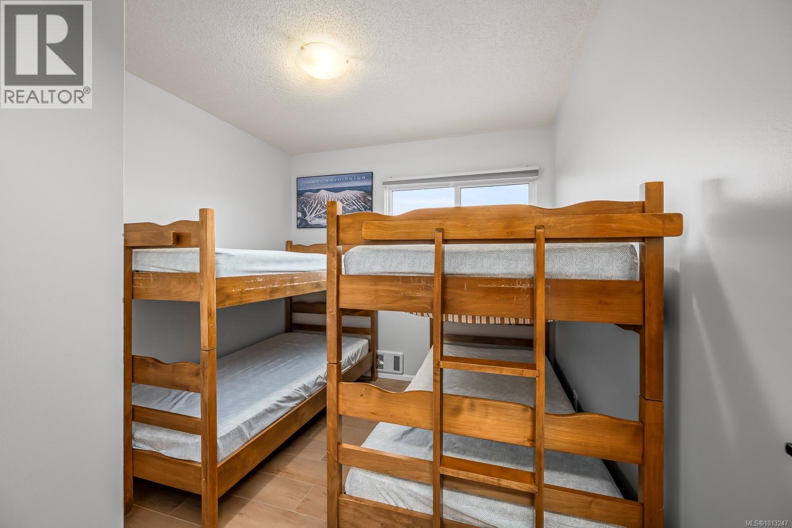 303 695 Castle Crag Cres, Courtenay